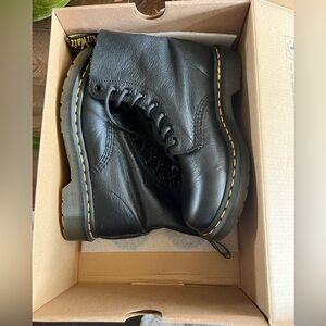 Dr. Martens  1460 Pascal boots